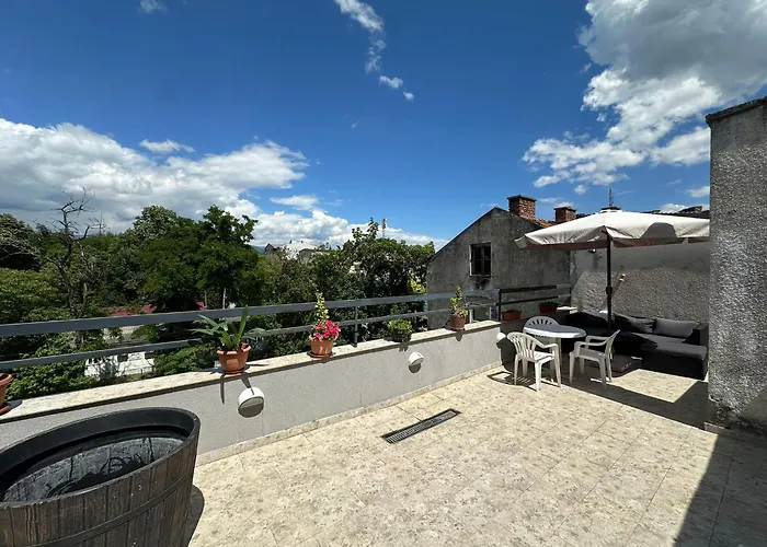 Apartment In Bohemian Sector, *